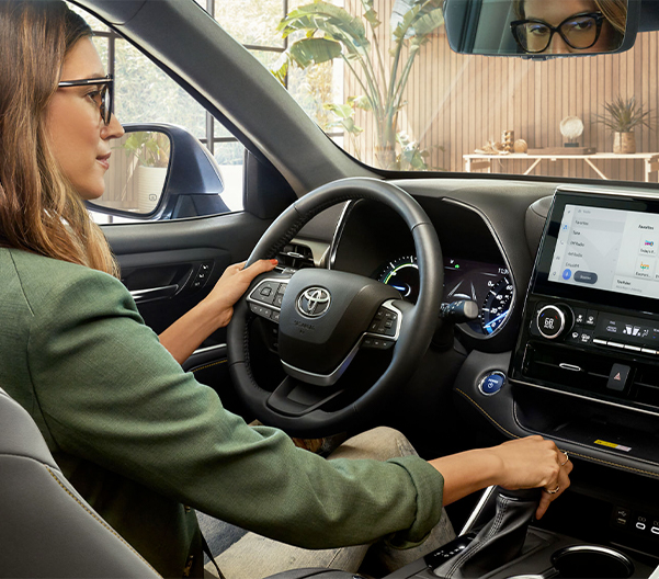 Interior view of the 2023 Toyota Highlander