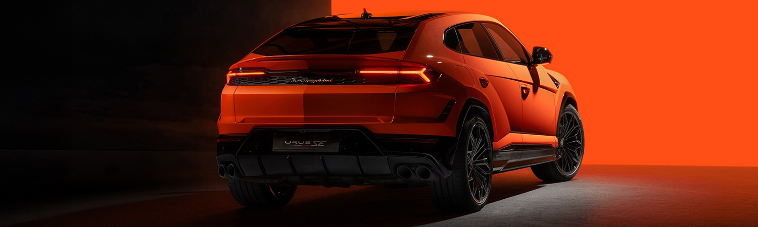Rear view of the Lamborghini Urus SE in a studio setting