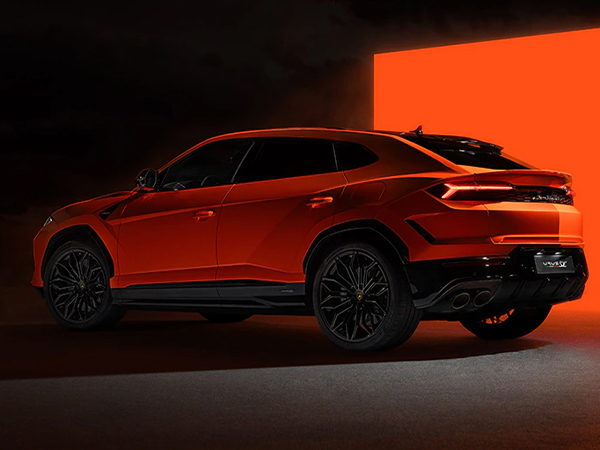 Back Side profile view of the Lamborghini Urus SE in a studio setting