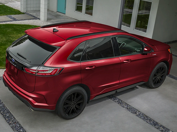 3/4 Ariel View of the 2023 Ford Edge parked outside a house