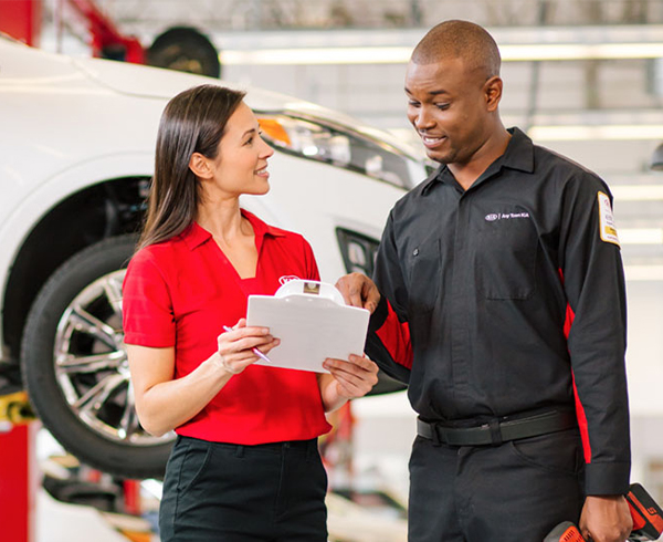 Kia service techs